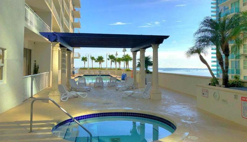 Lovely Condo With City & Ocean Views. Sleep Up To 6 People! Miami Bagian luar foto